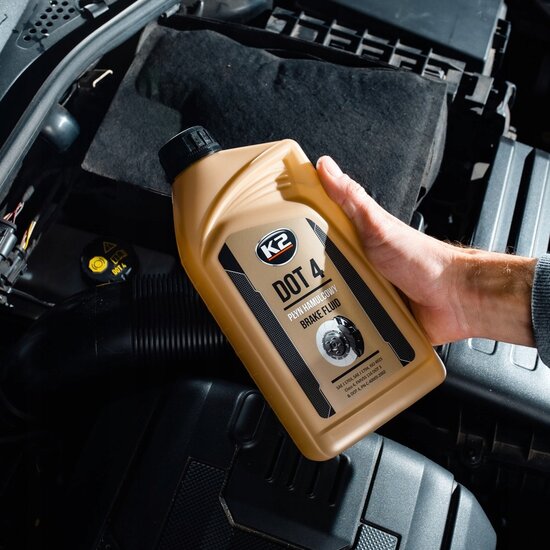 k2 remvloeistof dot-4 0.5 liter fles - rem en koppelingssystemen voor zware belaste voertuigen - professionele olie voor de rem