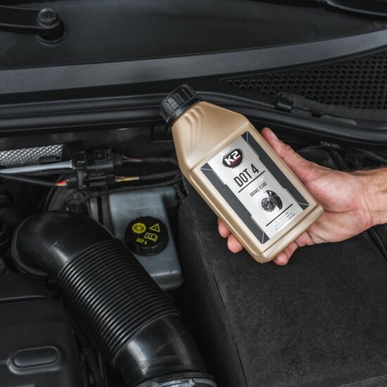 k2 remvloeistof dot-4 0.5 liter fles - rem en koppelingssystemen voor zware belaste voertuigen - professionele olie voor de rem
