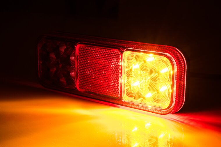 universele led achterlicht - 12/24 volt - achterlicht 12 leds - achterlamp - aanhanger achterlicht - horpol