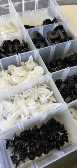 mitsubishi autoclips assortiment 370 delig - deurpaneel clips - interieurclips - bekledingclips&nbsp;- dashbordklemmen