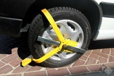 Wielklem, voor 13 inch tot 16 inch wielen, bandbreedte van max. 195mm, inc. 2 sleutels Wielklem, voor 13 inch tot 16 inch wielen, bandbreedte van max. 195mm, inc. 2 sleutels