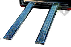 Metalen oprijplaten set, capaciteit 1000Lbs/450KG, 1800mm x 225mm x 60mm (L x B x H) Metalen oprijplaten set, capaciteit 1000Lbs/450KG, 1800mm x 225mm x 60mm (L x B x H)